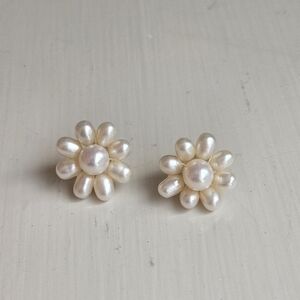 Elegant Pearl Flower Earrings